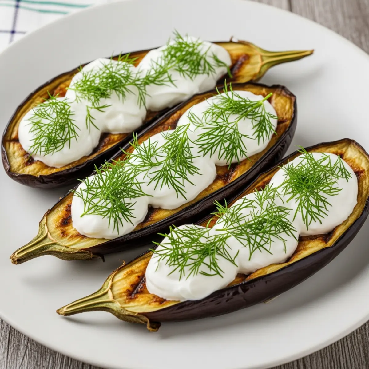 Vinete coapte în Air Fryer cu sos de iaurt și za'atar