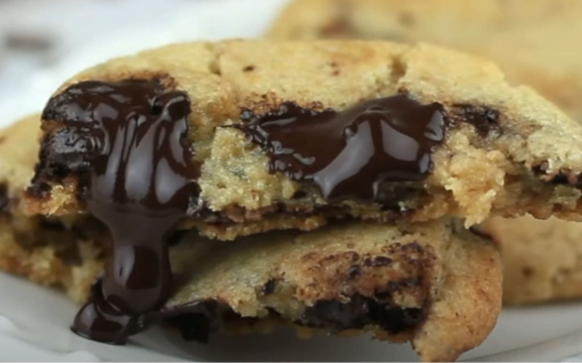 Air Fryer Chocolate Chip Cookies