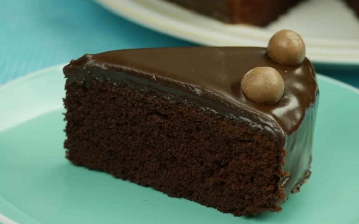 Decadent Chocolate Cake in the Air Fryer